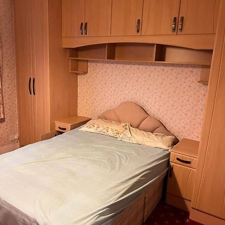 Apartamento Whitby Road House Canvey Island Exterior foto